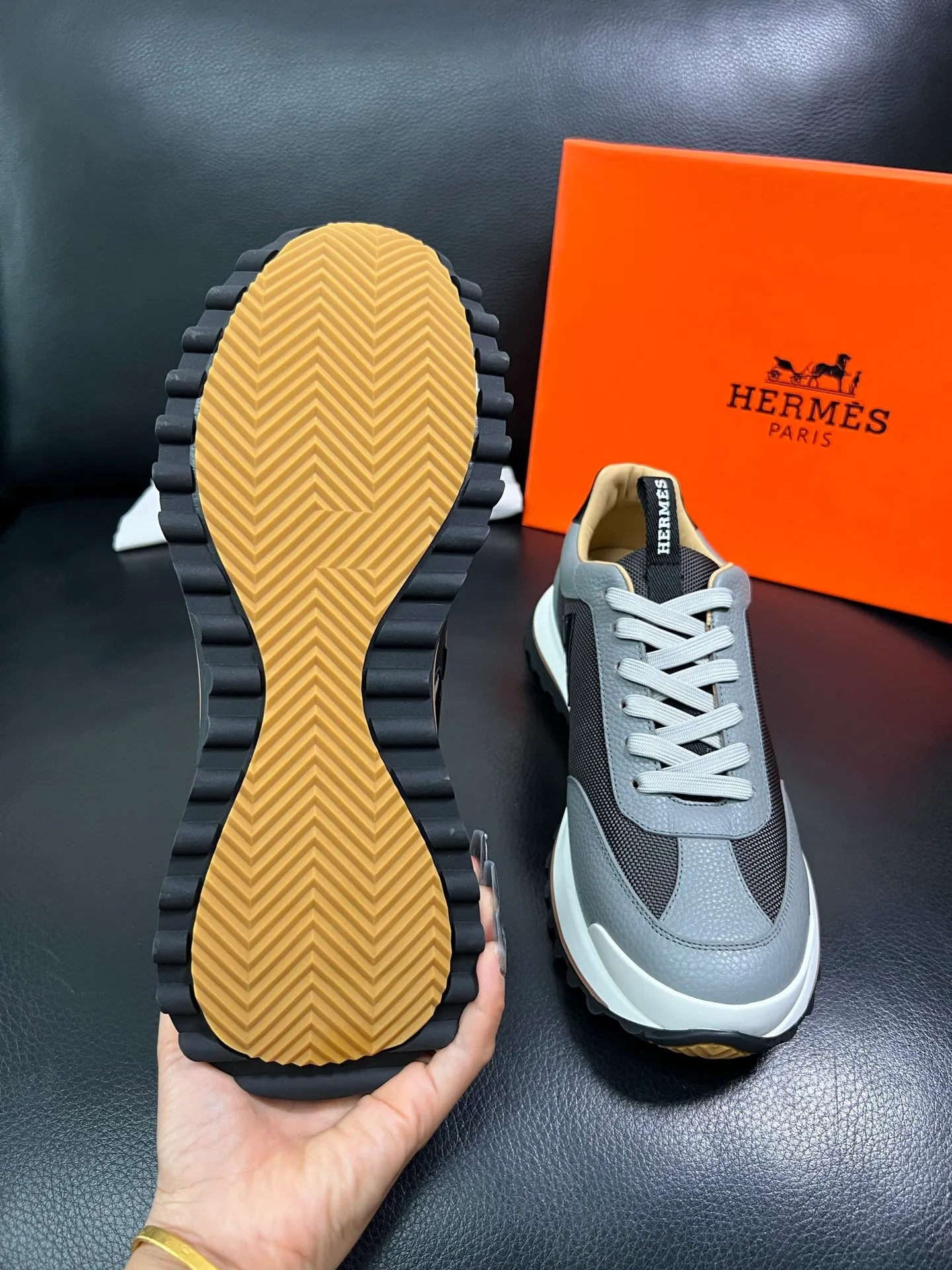 Men's shoes 💰800 Hermes top purchasing Hermes counters are on sale at the same time with original factory configuration, original cowhide imported from Italy and mesh fabric, high-quality splicing technology, fully imported water-dyed cowhide lining, soles: original soles specially provided by the original factory are super comfortable, the original factory follows the order and high quality, you can enter and exit the counter at will, you are welcome to compare and synchronize with the counter, code number 39-44 (customized 38 45) 85863